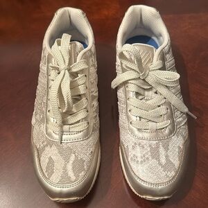 NWOT LADIES K-SWISS SHOES SIZE US8